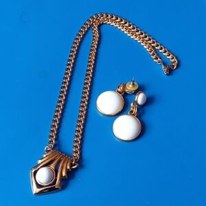 Elegant Gold and White Necklace and Earring Set